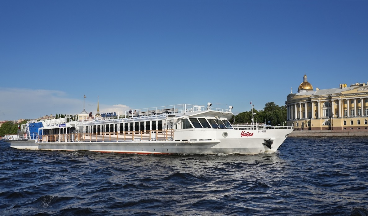 ночная дискотека на развод мостов на теплоходе