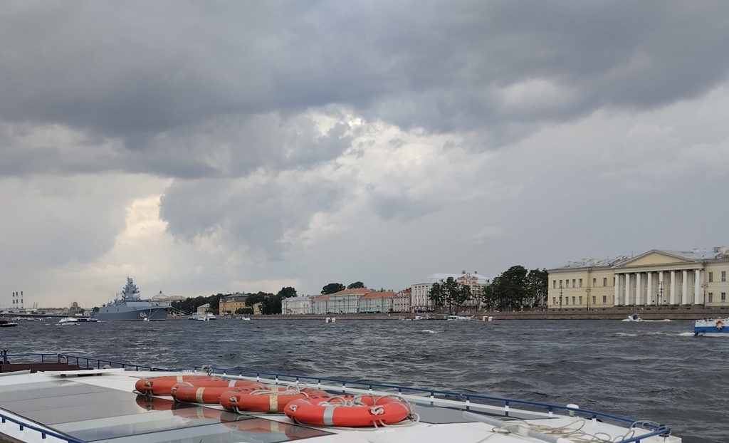 День военно-морского флота на катере в Петербурге 2025