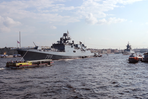 ПАРАД ВОЕННЫХ КОРАБЛЕЙ на теплоходе