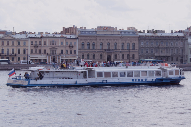 теплоход Нева