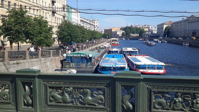 Причал у Аничкова моста на набережной реки Фонтанки,27