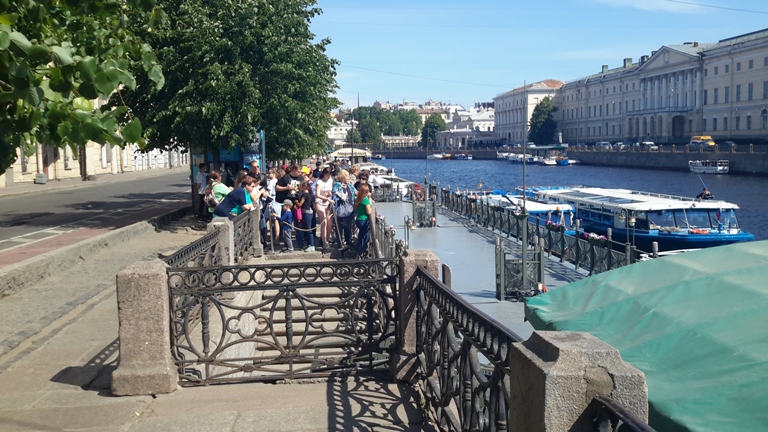 Экскурсии на теплоходах у Аничкова моста 