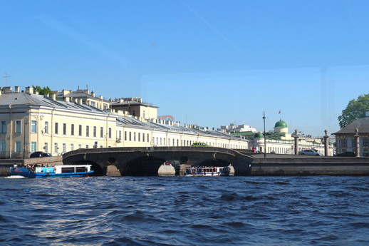 Экскурсии на речном трамвае по каналам "Северная Венеция" Экскурсии на речном трамвае по каналам "Северная Венеция"