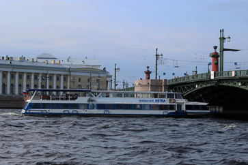 Водные экскурсии в Санкт-Петербурге, водные экскурсии по рекам и каналам, водные экскурсии по Неве, водные прогулки на развод мостов