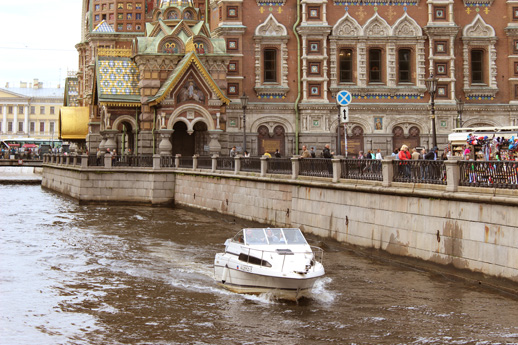Прогулки на катере в центре Санкт-Петербурга