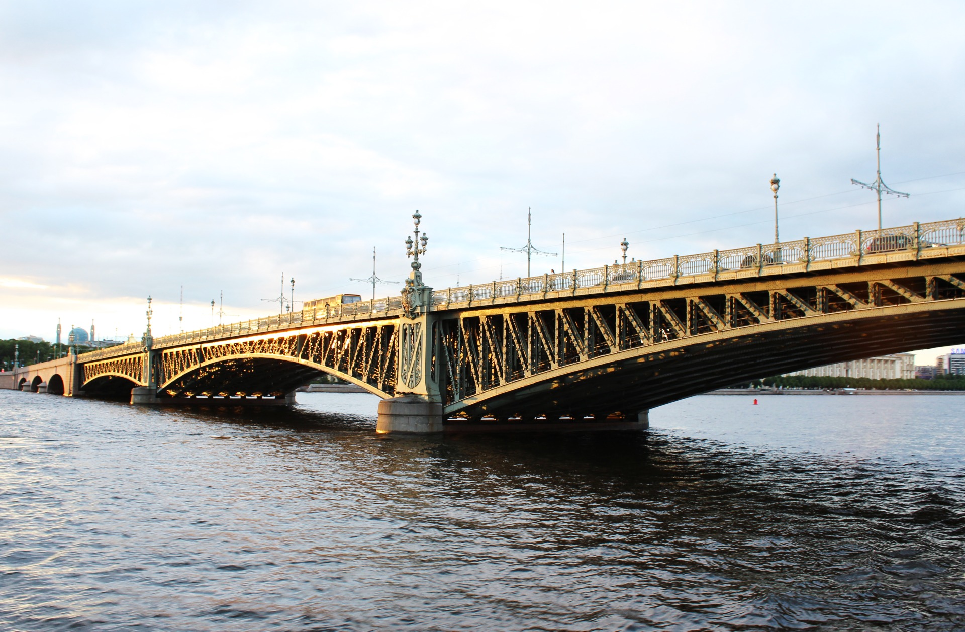 Водные экскурсии в Санкт-Петербурге, водные экскурсии по рекам и каналам, водные экскурсии по Неве, водные прогулки на развод мостов