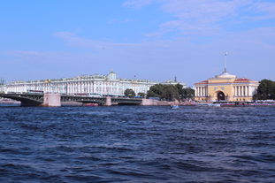 Пристань "Спуск со львами" у Дворцового моста на Адмиралтейской набережной
