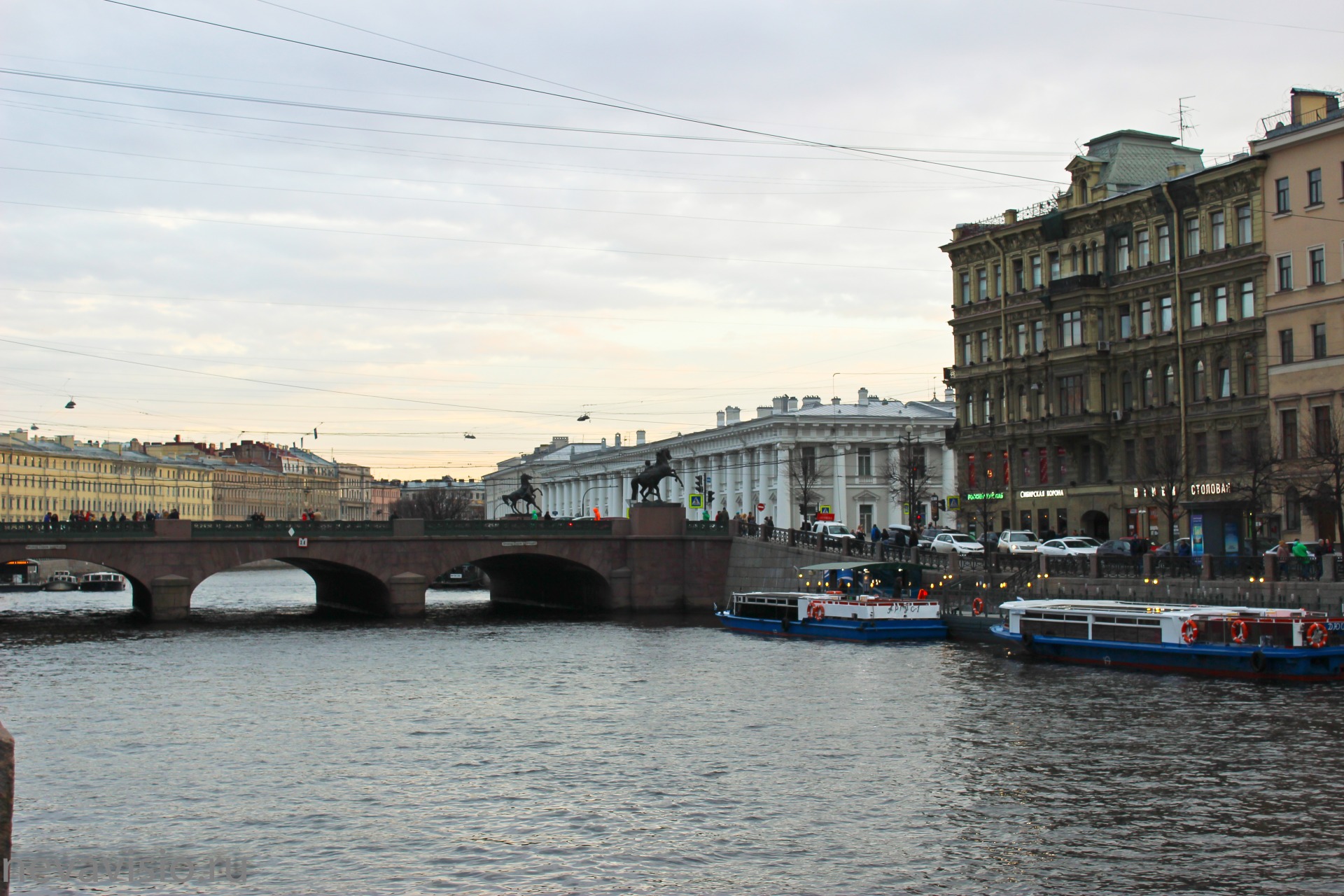 Водные экскурсии в Санкт-Петербурге, водные экскурсии по рекам и каналам, водные экскурсии по Неве, водные прогулки на развод мостов, причал у Аничкова моста на Фонтанке 27, http://vodnye-ekskursii.ru/; +7 (921) 578-42-10