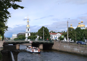 прогулки на катере по воде