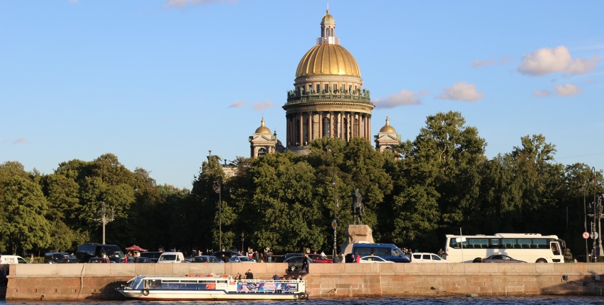 речные прогулки по Неве